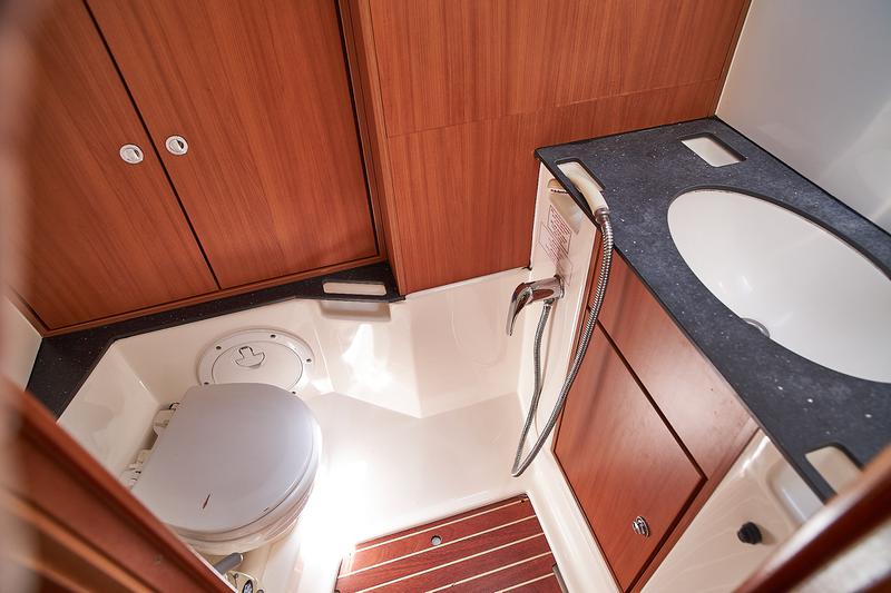 Book yachts online - sailboat - Bavaria 36 Cruiser - White pearl - rent