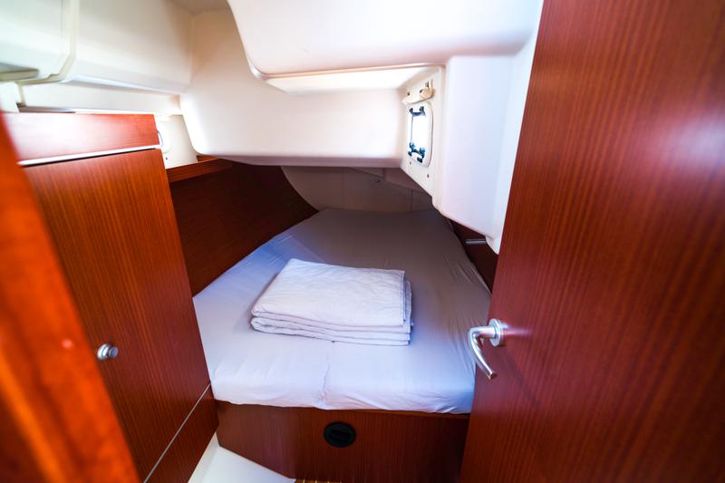 Book yachts online - sailboat - Hanse 385 - Zarja - rent