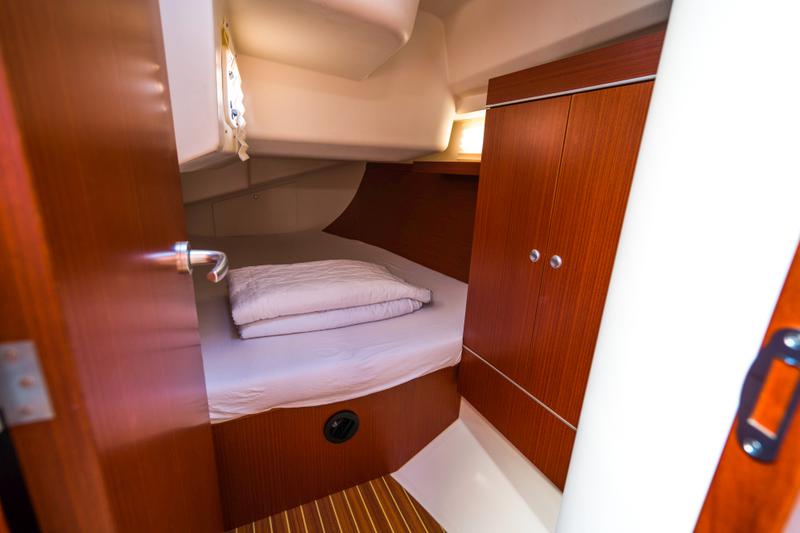 Book yachts online - sailboat - Hanse 385 - Zarja - rent