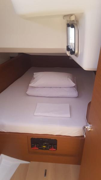 Book yachts online - sailboat - Sun Odyssey 449 - 3 Amigos - rent