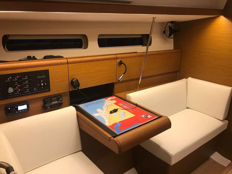 Book yachts online - sailboat - Sun Odyssey 449 - 3 Amigos - rent
