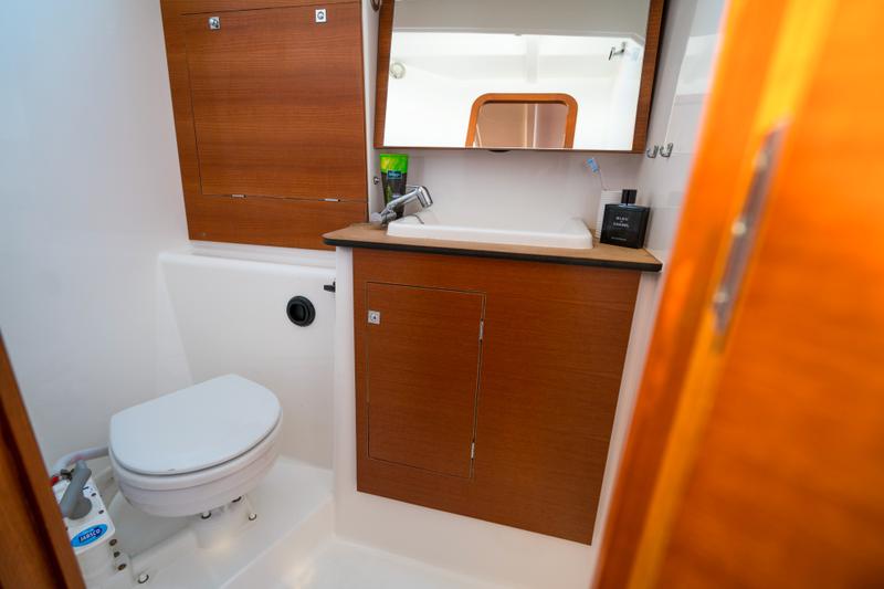 Book yachts online - sailboat - Dufour 382 GL - Justin - rent