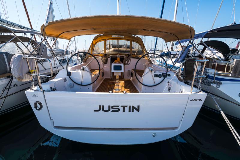 Book yachts online - sailboat - Dufour 382 GL - Justin - rent