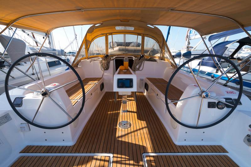 Book yachts online - sailboat - Dufour 382 GL - Justin - rent