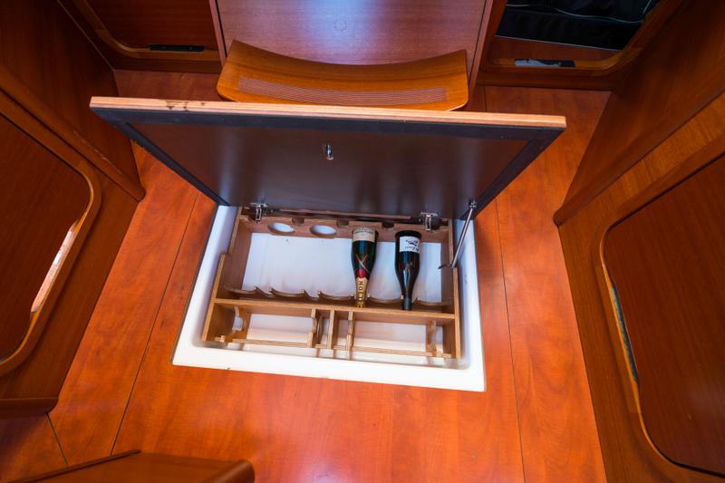 Book yachts online - sailboat - Dufour 382 GL - Justin - rent