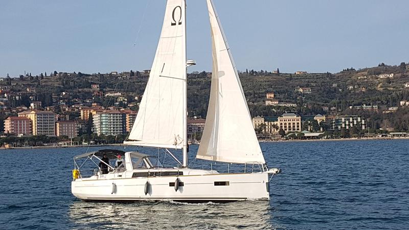 Book yachts online - sailboat - Oceanis 38 - Omega - rent