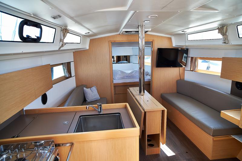 Book yachts online - sailboat - Oceanis 38.1 - Mici - rent