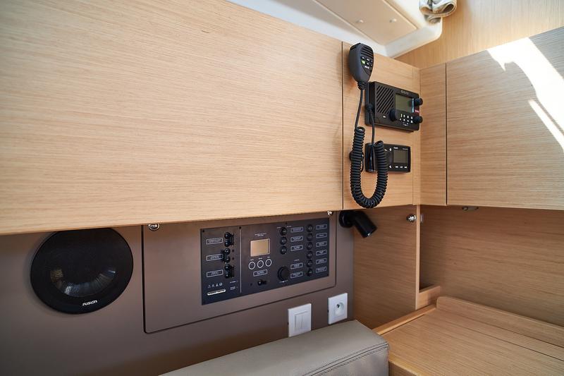 Book yachts online - sailboat - Oceanis 38.1 - Mici - rent