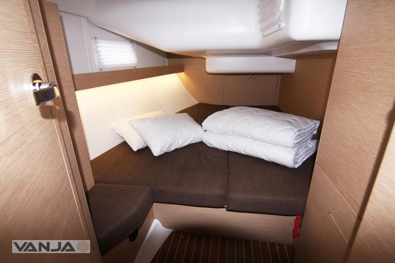 Book yachts online - sailboat - Elan 45 Impression - Vanja - rent