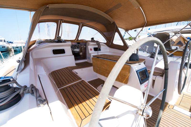 Book yachts online - sailboat - Elan 434 Impression - Luka X (sails 2015) - rent