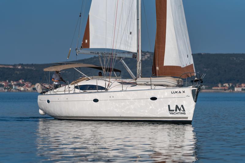 Book yachts online - sailboat - Elan 434 Impression - Luka X (sails 2015) - rent