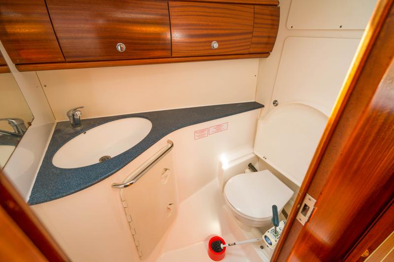 Book yachts online - sailboat - Bavaria 44 - Anis (Mainsail 2015, Genoa 2013) - rent