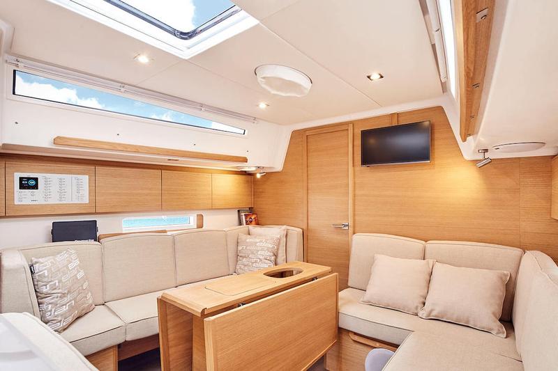 Book yachts online - sailboat - Elan E5 - Elaya - rent