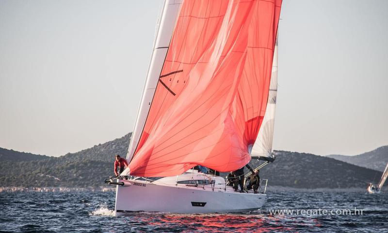 Book yachts online - sailboat - Elan E5 - Elaya - rent
