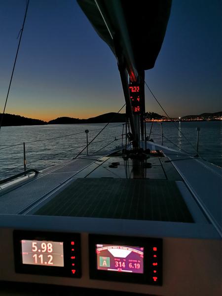 Book yachts online - sailboat - Elan E5 - Elaya - rent