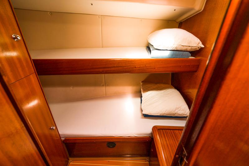 Book yachts online - sailboat - Bavaria 44 - Afrodita (sails 2013) - rent