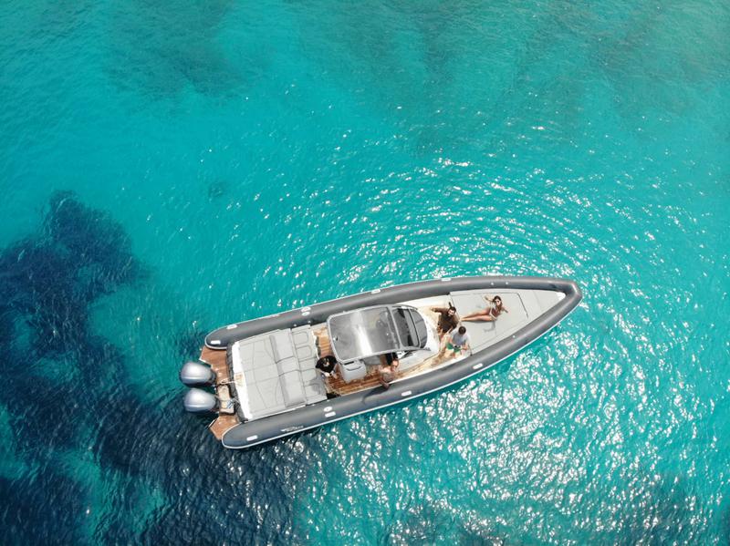 Book yachts online - motorboat - Scorpion Seafarer 36 - Artemis - rent