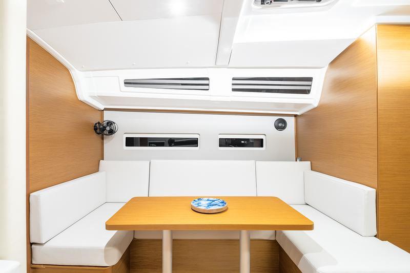 Book yachts online - sailboat - Sun Odyssey 410 - Irene - rent