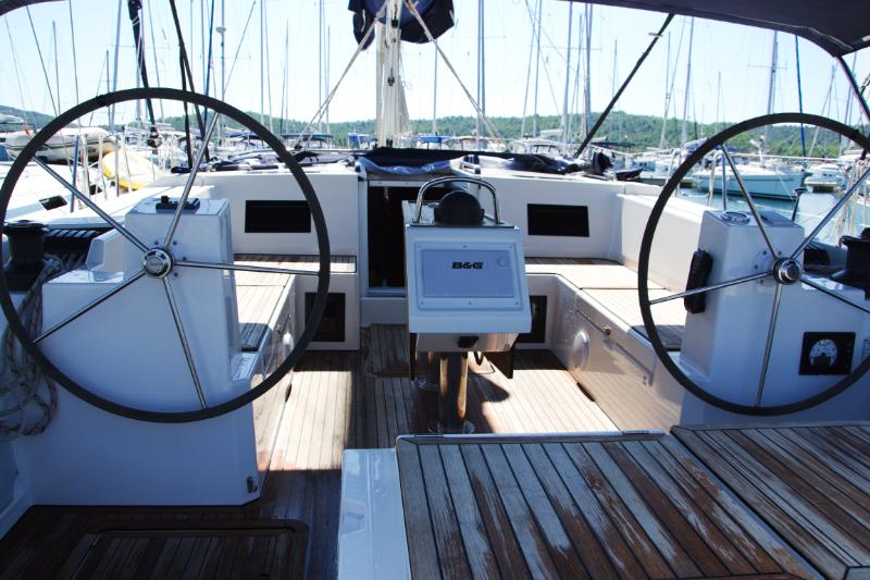 Book yachts online - sailboat - Bavaria C45 Holliday - Barbara I - rent