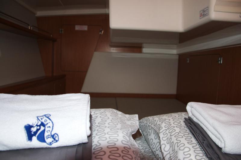 Book yachts online - sailboat - Bavaria C45 Holliday - Barbara I - rent