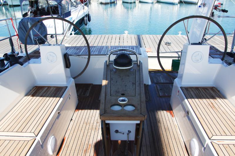 Book yachts online - sailboat - Bavaria C45 Holliday - Barbara I - rent