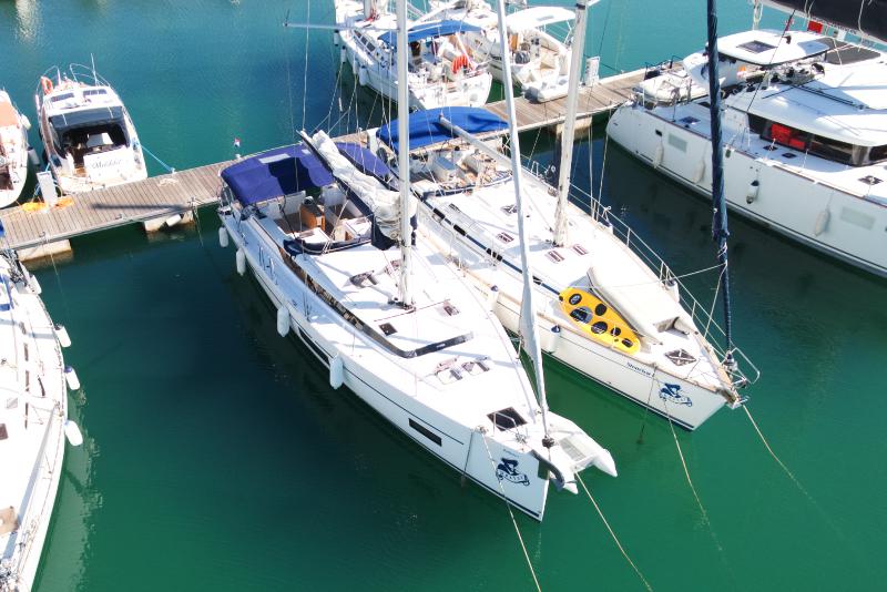 Book yachts online - sailboat - Bavaria C45 Holliday - Barbara I - rent