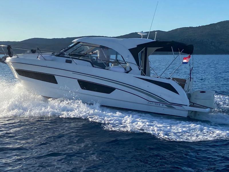 Book yachts online - motorboat - Antares 9 OB - King Fran 268732 SL - rent