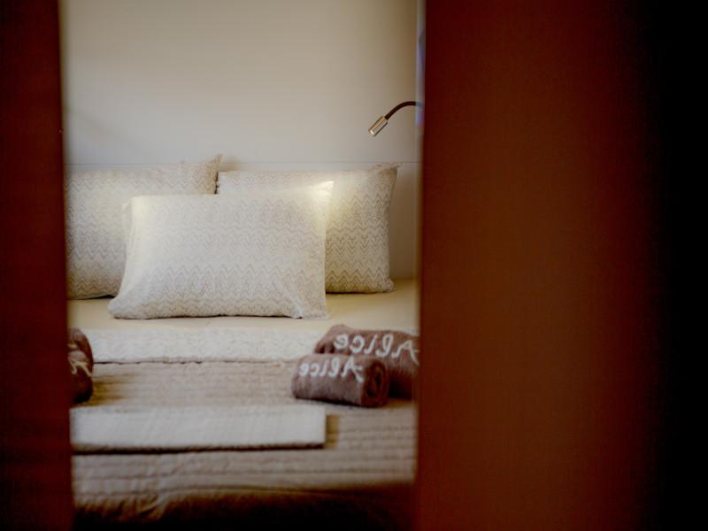 Book yachts online - catamaran - Lagoon 46 - ALICE - rent