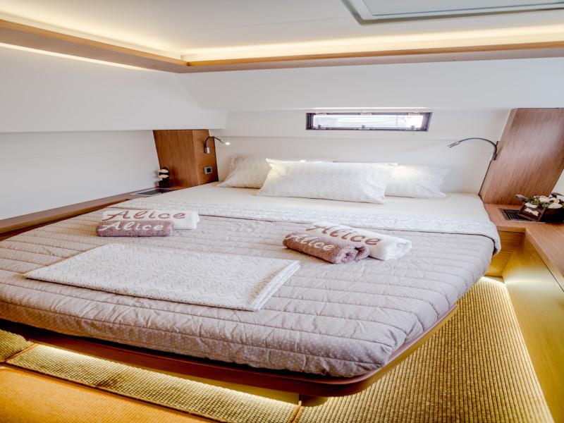 Book yachts online - catamaran - Lagoon 46 - ALICE - rent