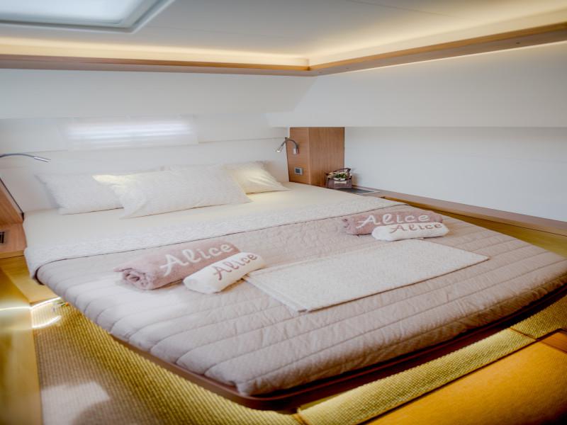 Book yachts online - catamaran - Lagoon 46 - ALICE - rent
