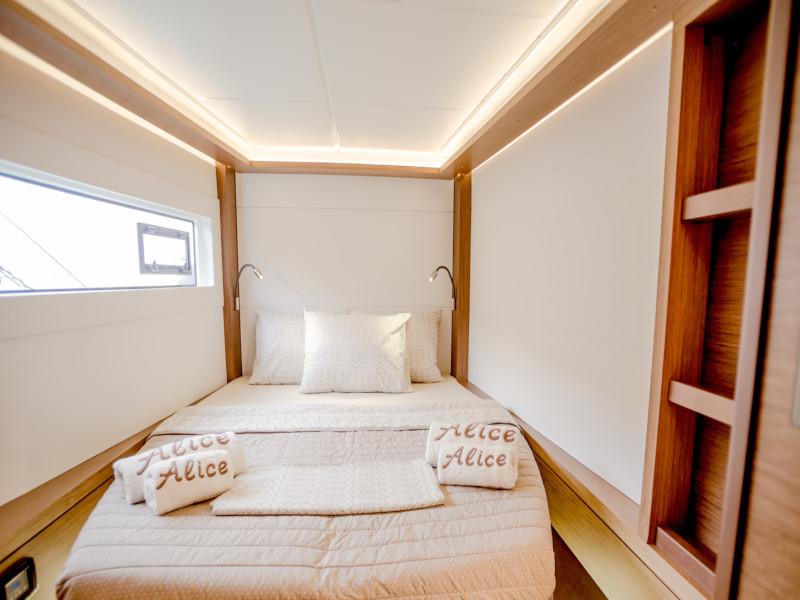 Book yachts online - catamaran - Lagoon 46 - ALICE - rent