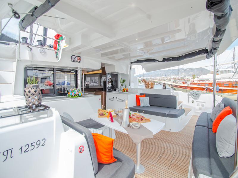 Book yachts online - catamaran - Lagoon 46 - ALICE - rent