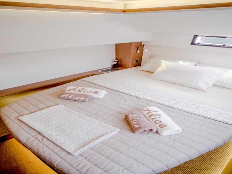 Book yachts online - catamaran - Lagoon 46 - ALICE - rent