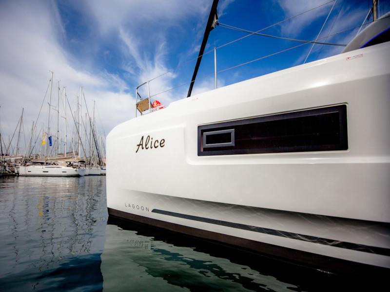 Book yachts online - catamaran - Lagoon 46 - ALICE - rent