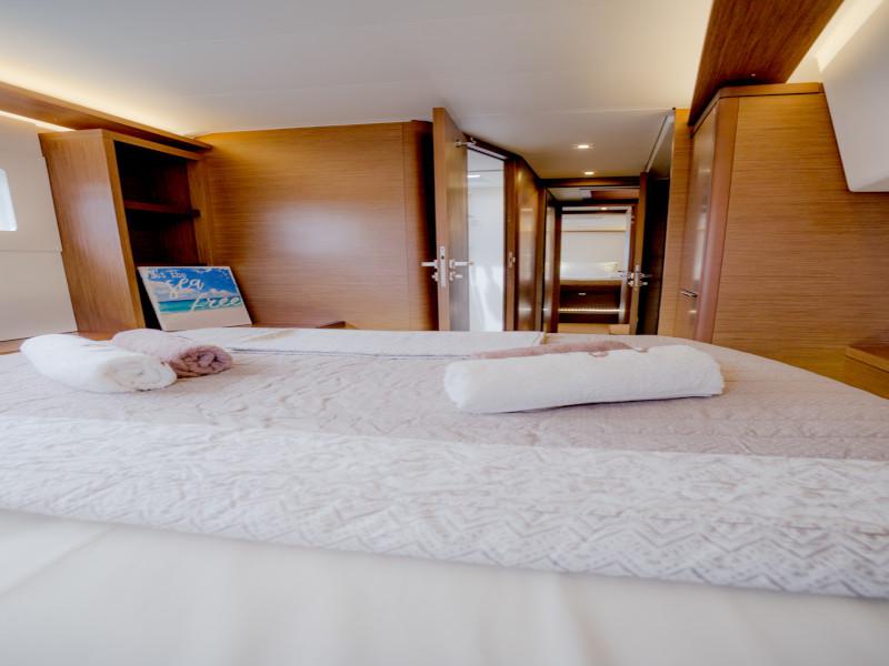 Book yachts online - catamaran - Lagoon 46 - ALICE - rent