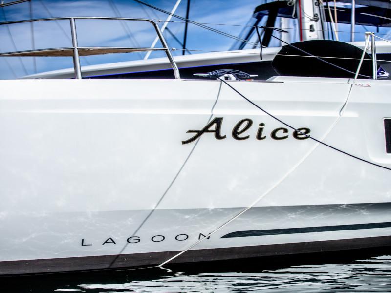Book yachts online - catamaran - Lagoon 46 - ALICE - rent