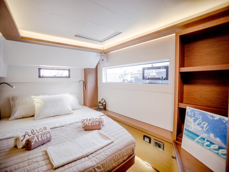 Book yachts online - catamaran - Lagoon 46 - ALICE - rent