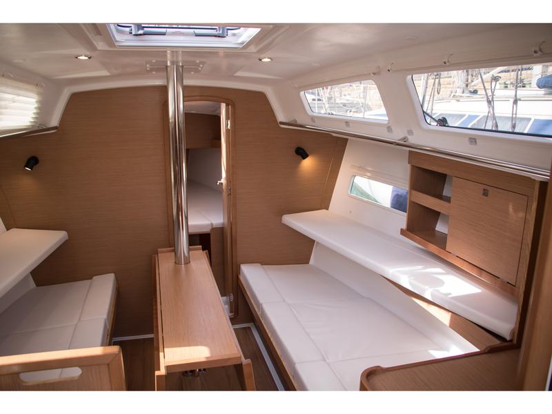 Book yachts online - sailboat - Sun Odyssey 319 - Hija del Viento - rent
