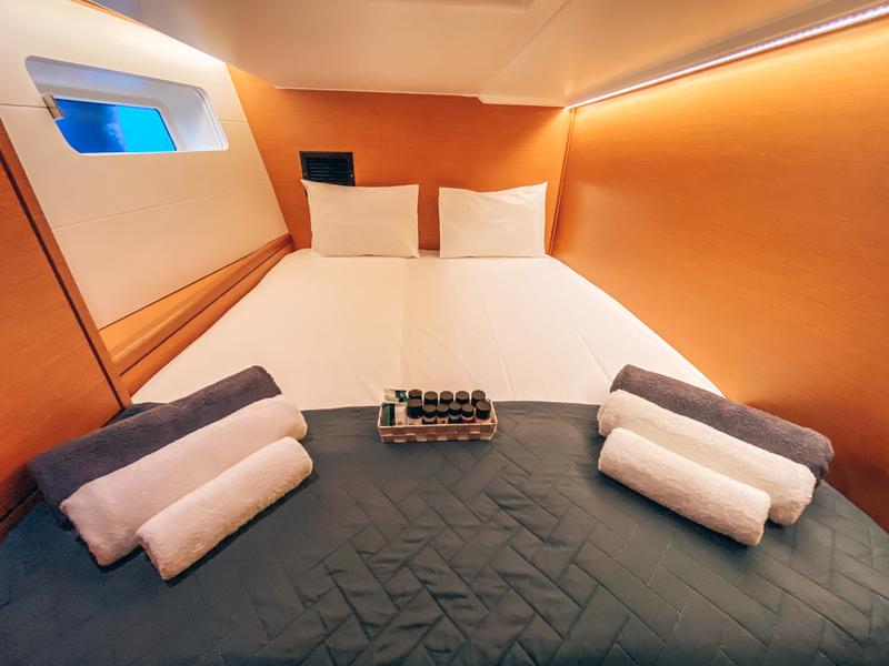 Book yachts online - sailboat - Jeanneau 54 ( A/C ,GENERATOR,INVENTER ) - Sea Force ( A/C - Generator-inverter ) - rent