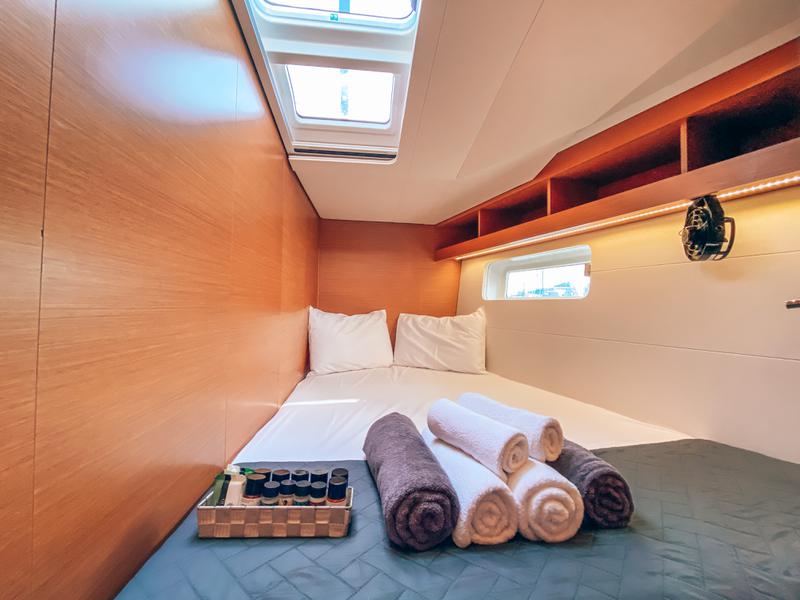 Book yachts online - sailboat - Jeanneau 54 ( A/C ,GENERATOR,INVENTER ) - Sea Force ( A/C - Generator-inverter ) - rent