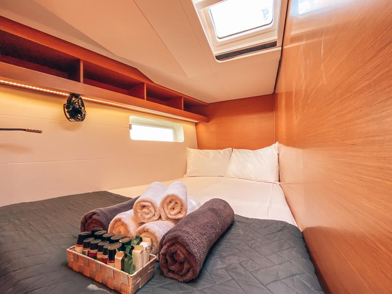 Book yachts online - sailboat - Jeanneau 54 ( A/C ,GENERATOR,INVENTER ) - Sea Force ( A/C - Generator-inverter ) - rent