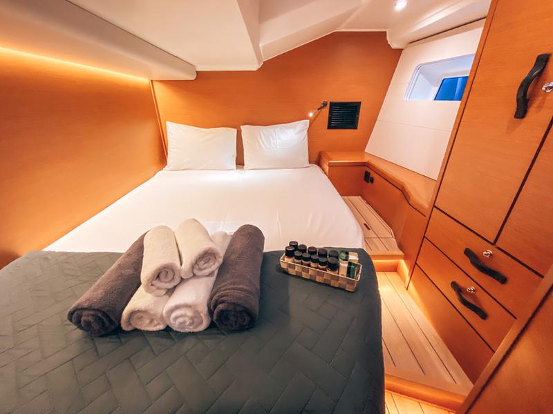 Book yachts online - sailboat - Jeanneau 54 ( A/C ,GENERATOR,INVENTER ) - Sea Force ( A/C - Generator-inverter ) - rent