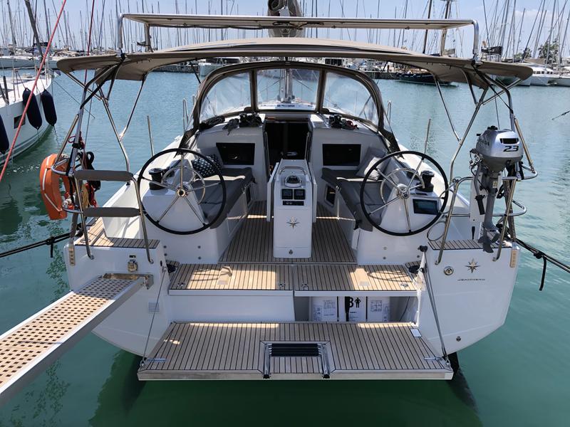 Book yachts online - sailboat - Sun Odyssey 410 ( INVENTER ) - Aquaholic ( inverter-solar panels ) - rent