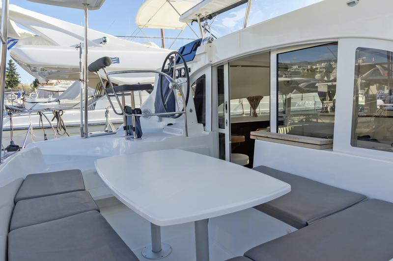 Book yachts online - catamaran - Lagoon 380 ( INVENTER ) - Tiny K. ( inverter-solar panels ) - rent