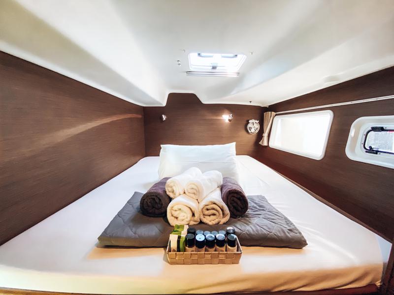 Book yachts online - catamaran - Lagoon 380 ( INVENTER ) - Tiny K. ( inverter-solar panels ) - rent