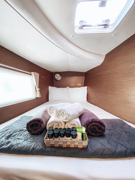 Book yachts online - catamaran - Lagoon 380 ( INVENTER ) - Tiny K. ( inverter-solar panels ) - rent