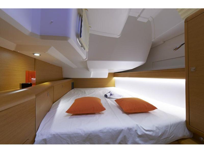 Book yachts online - sailboat - Jeanneau Sun Odyssey 469 - SOD469 - rent