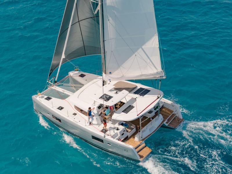 Book yachts online - catamaran - Lagoon 42 - Le Petit Sable - rent