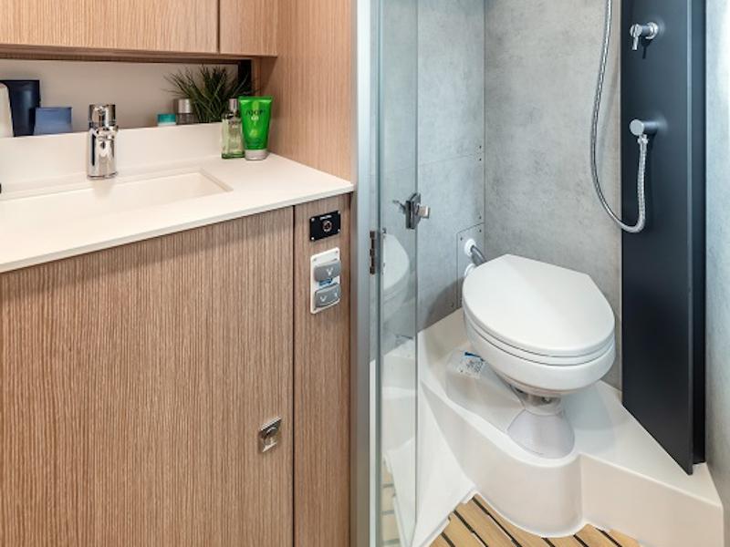 Book yachts online - sailboat - Bavaria C42 - Fiesta - rent