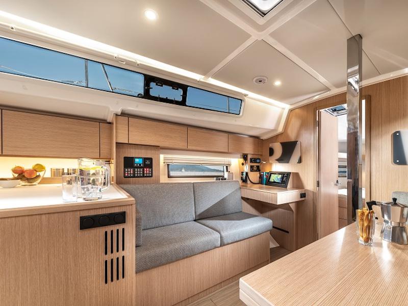 Book yachts online - sailboat - Bavaria C42 - Fiesta - rent